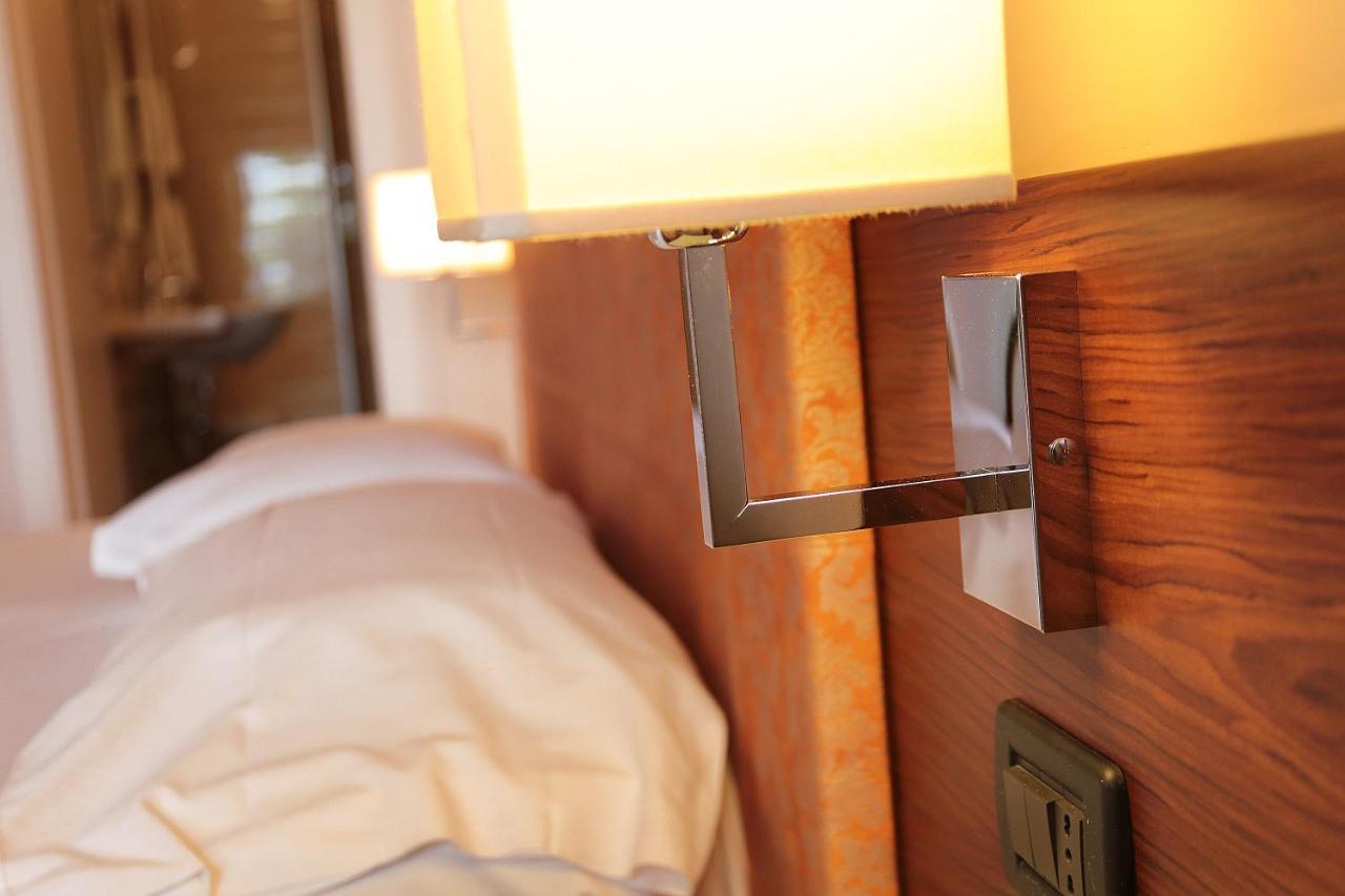 Deluxe Double Room with Lake View,1008629476:JPEG