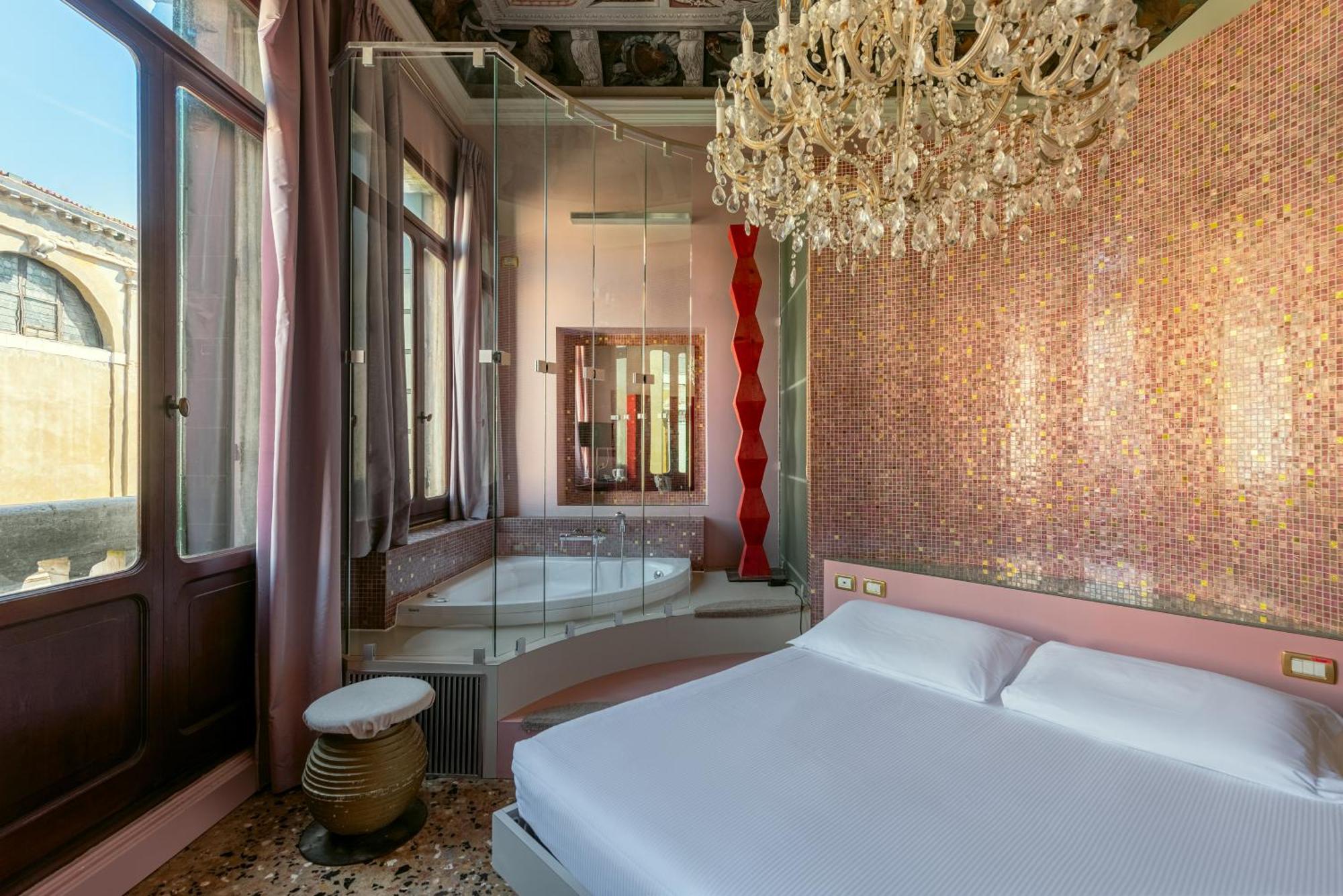 King Room Spa Bath