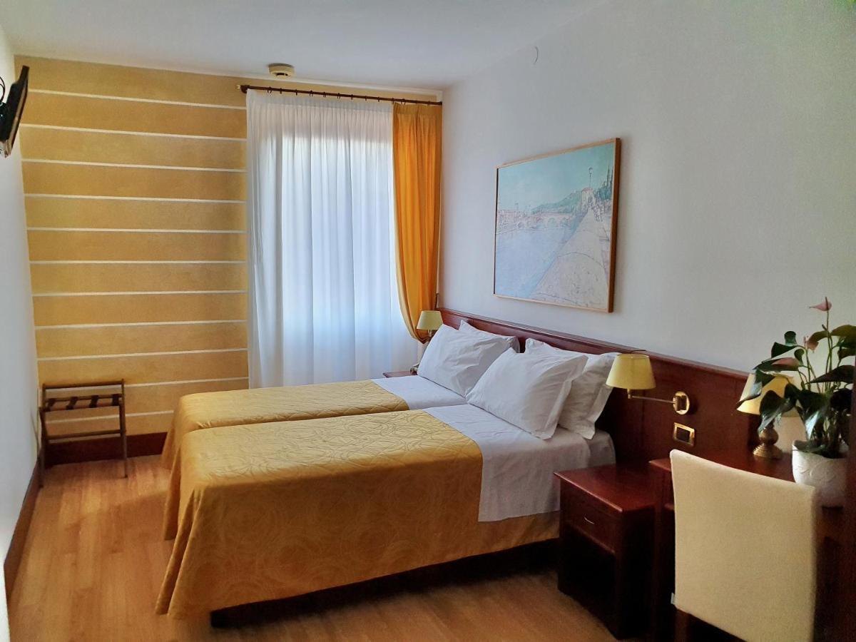Double or Twin Room,1021149238:JPEG