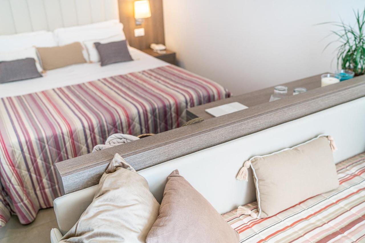Deluxe Double or Twin Room Balcony Partial Sea View,1026534619:JPEG