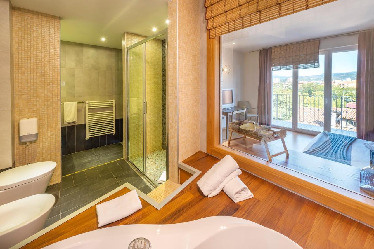 Deluxe Suite with Spa Bath,1589413875:JPEG