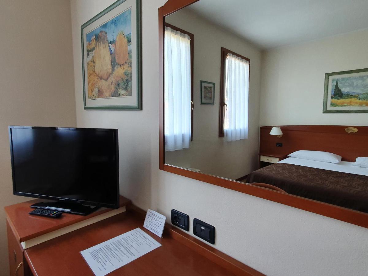 Triple Room,1589395189:JPEG