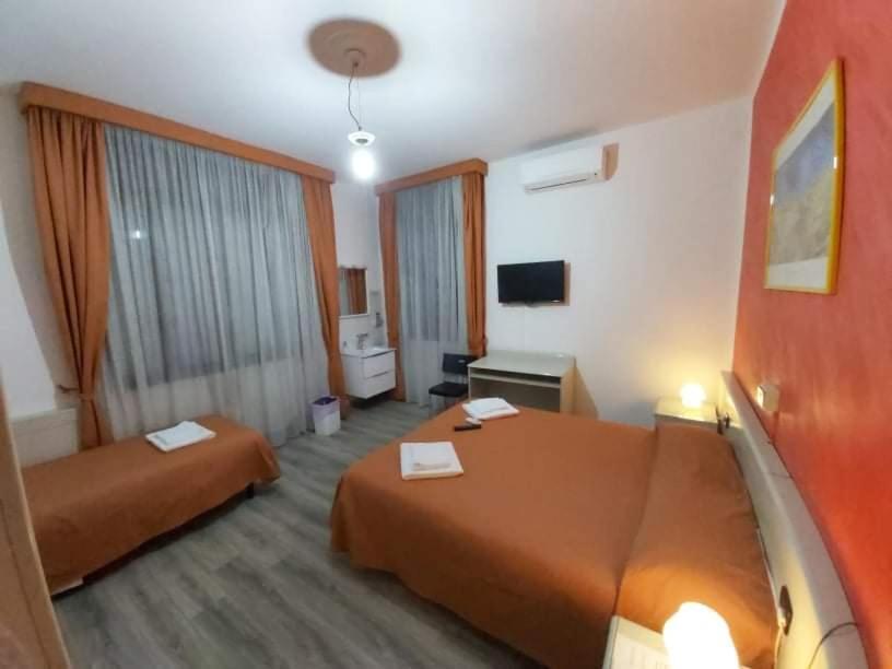 Habitación Triple Básica con baño compartido