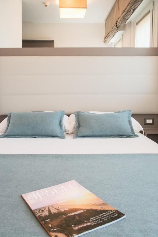 Chambre Simple Confort avec Balcon - Vue Latérale sur Mer