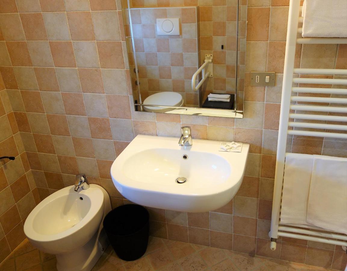 Triple Theme Room