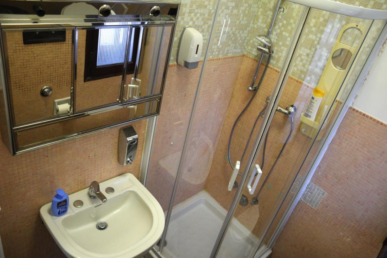 Quarto Duplo com Casa de Banho Privativa