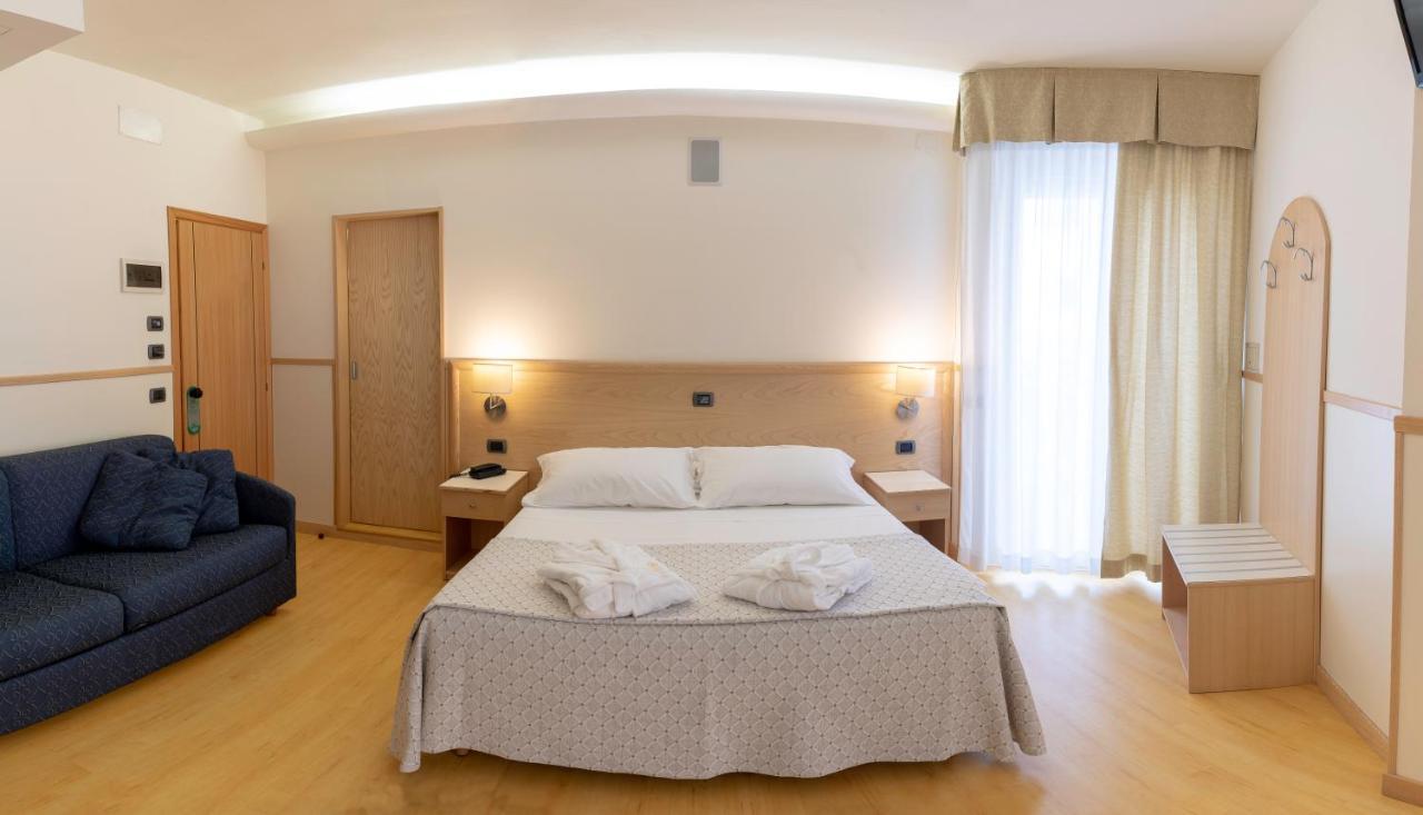Junior Suite Lateral Sea View