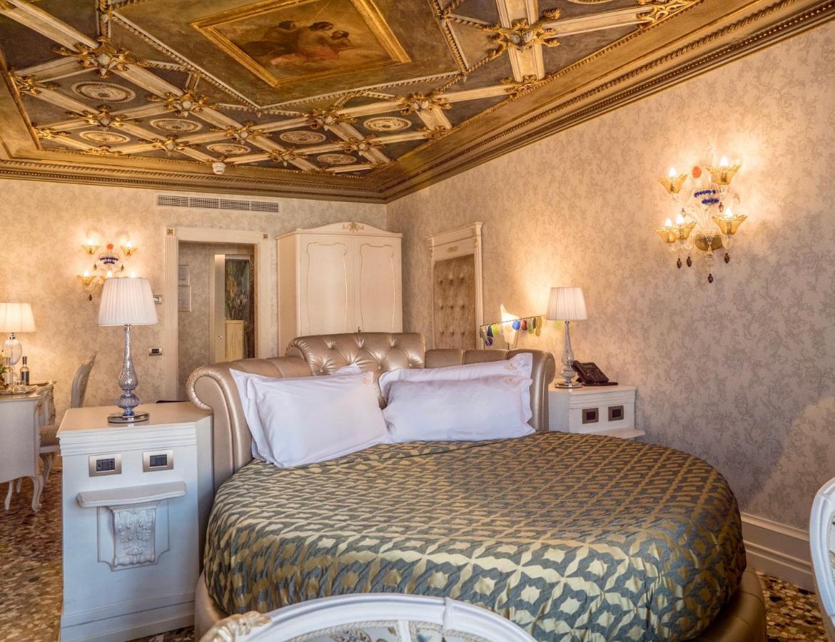 Junior Suite Grand Canal View