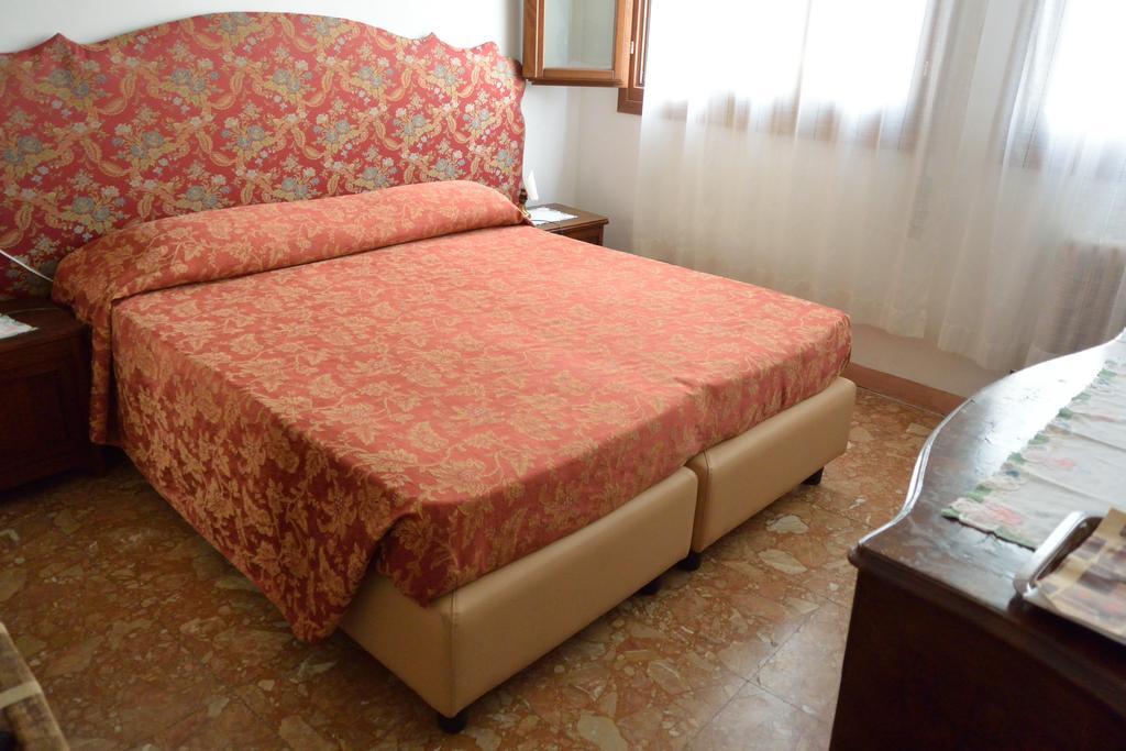 Canal View Double Room with Shared Bathroom