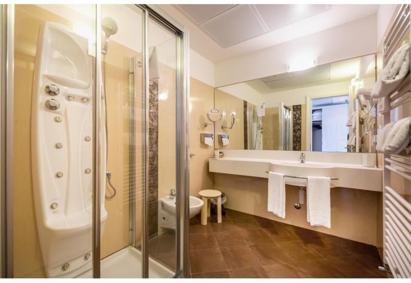 Chambre Double Deluxe - Vue Latérale sur Mer