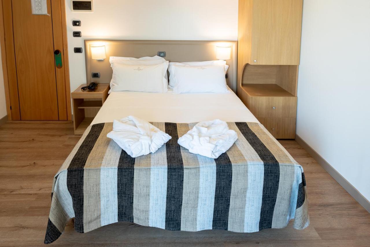 Double Room Lateral Sea View