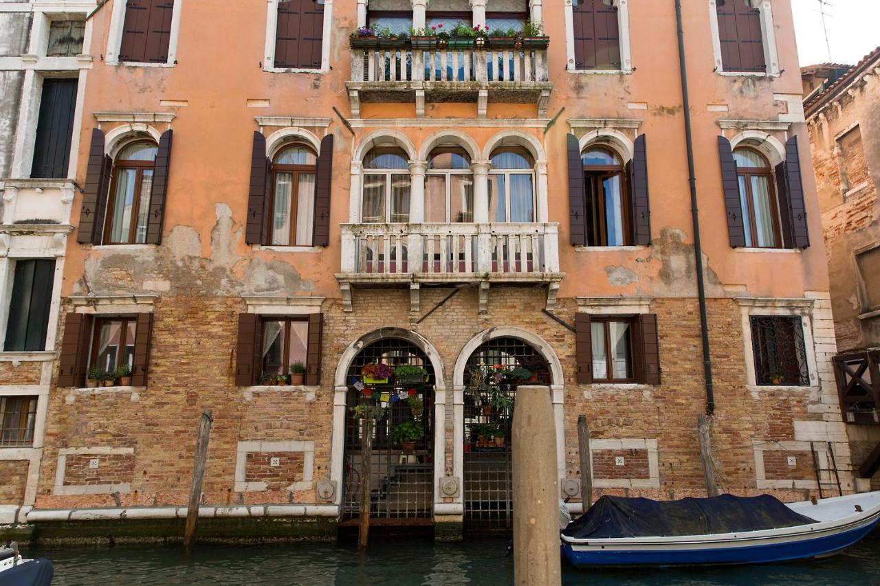 King Suite Balcony Canal View