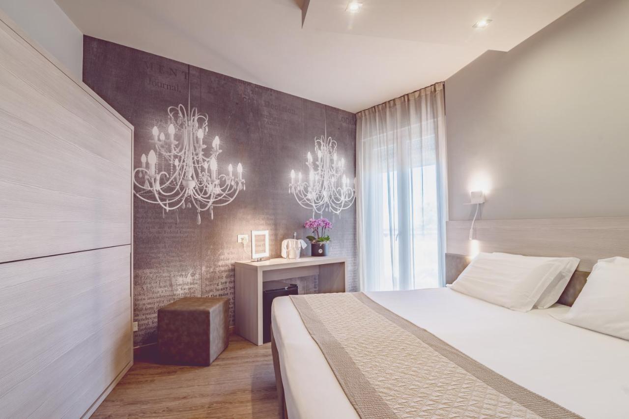 Deluxe Triple Room Lateral Sea View
