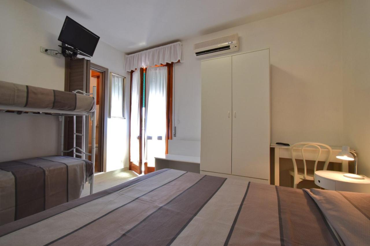 Family Room (2 Adults + 2 Children)