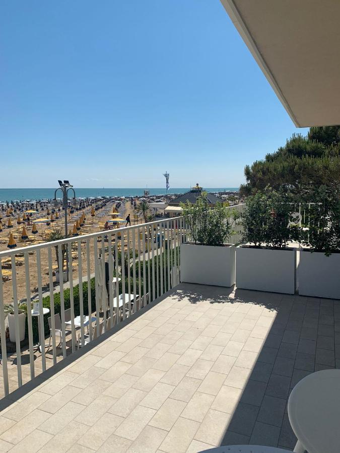 Deluxe Doppelzimmer mit Balkon und seitlichem Meerblick