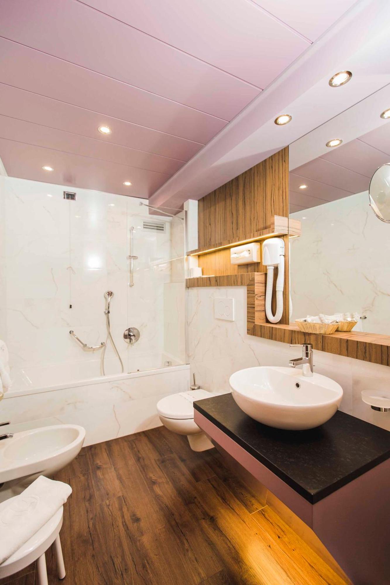 Superior Suite with Balcony,1264280848:JPEG