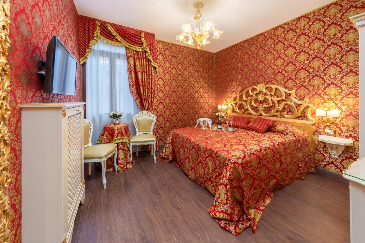 Habitación con cama grande