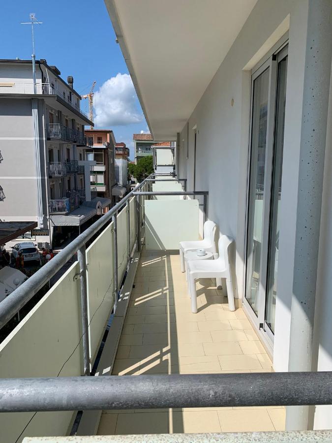 Comfort Family Room with Balcony