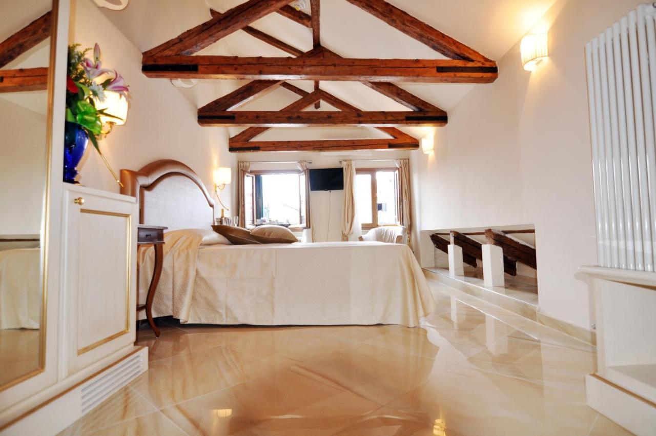 Suite with Canal View
