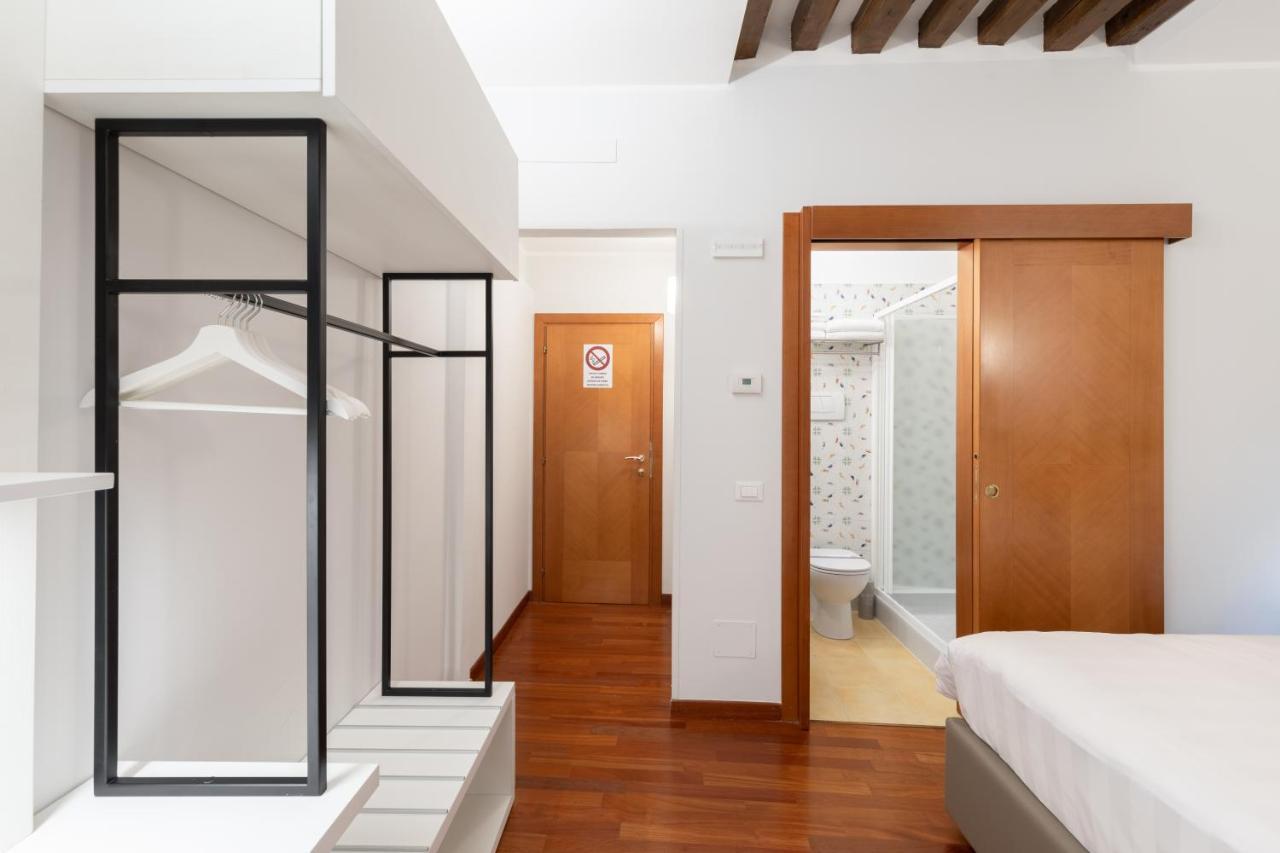 Quarto com Cama de Casal ou 2 de Solteiro