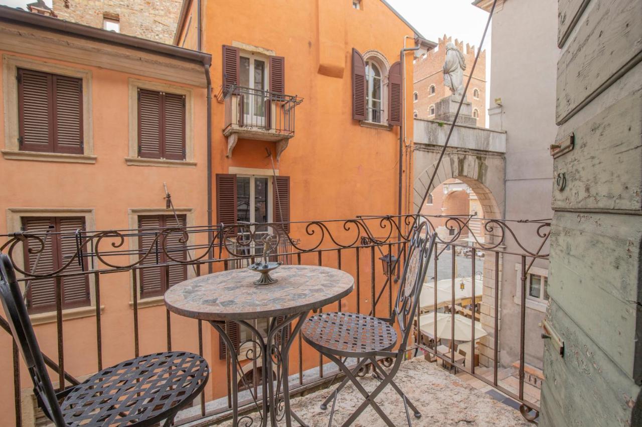 Apartamento de 1 Quarto, Grande e com Varanda