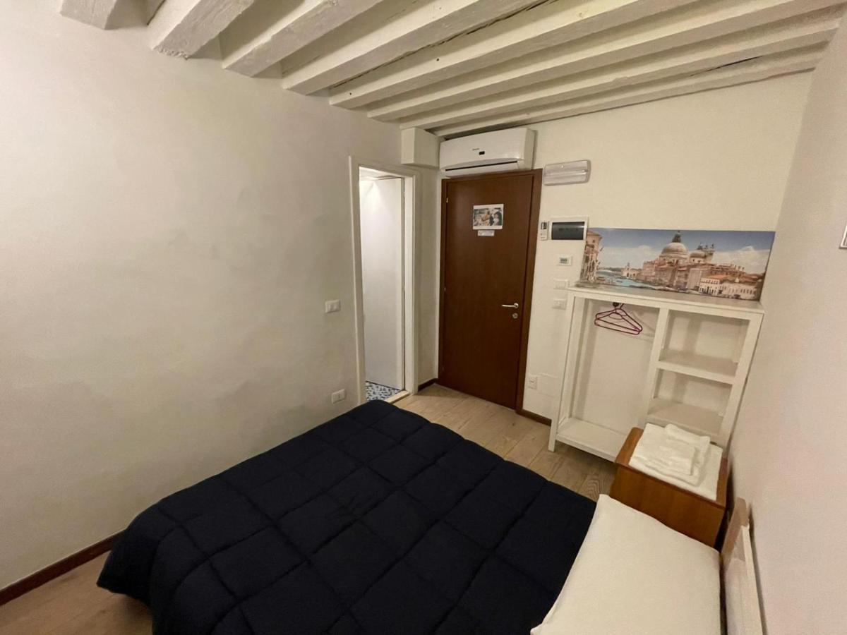 Quarto Individual com Banheiro Privativo