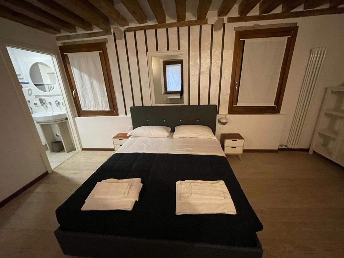 Quarto Triplo com Banheiro Privativo