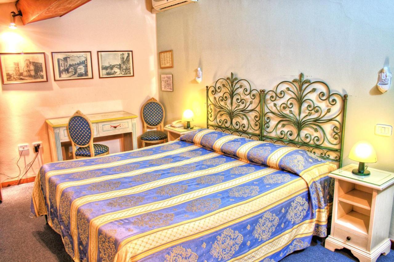 Quarto com Cama de Casal ou 2 de Solteiro