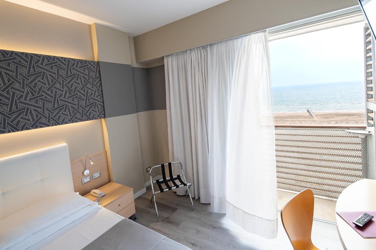 Chambre Double ou Lits Jumeaux - Vue Partielle sur Mer
