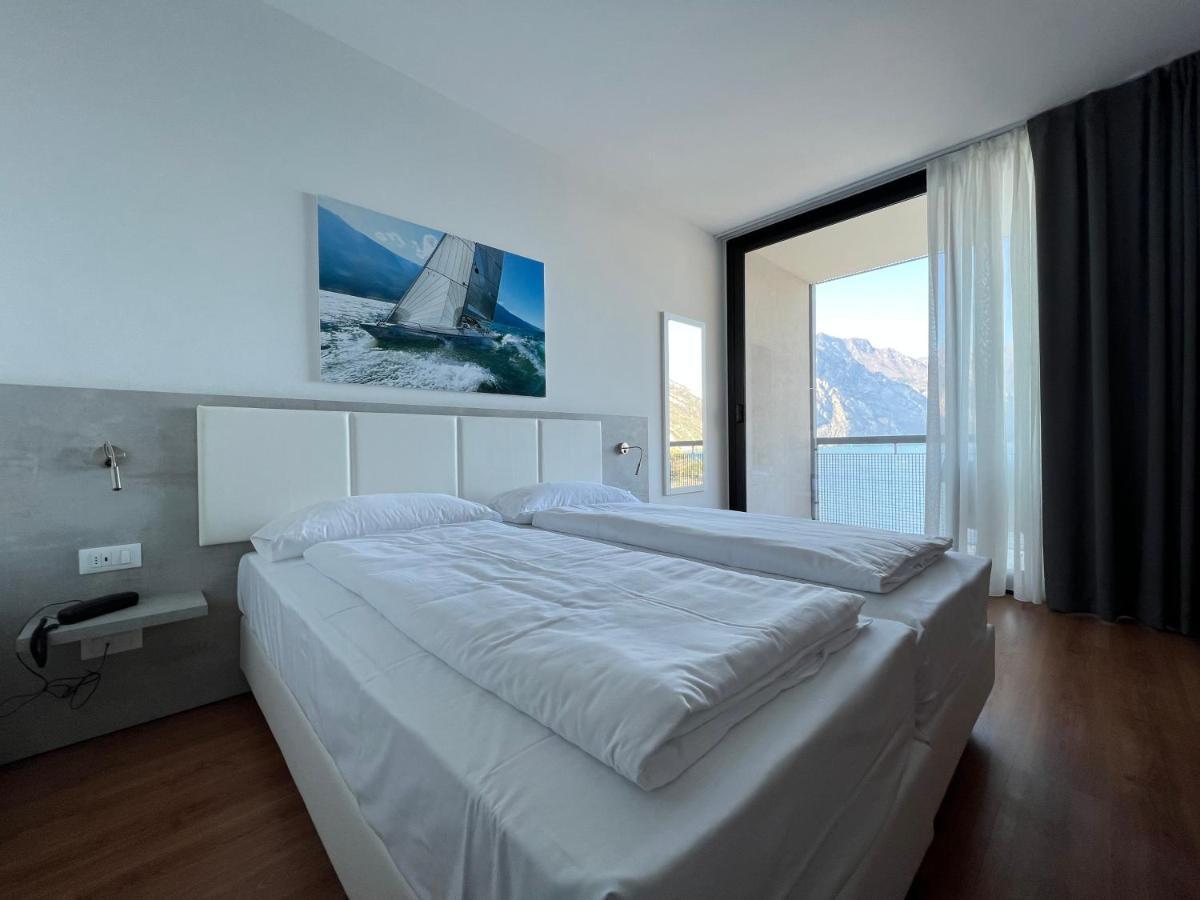 Double or Twin Room Lake View