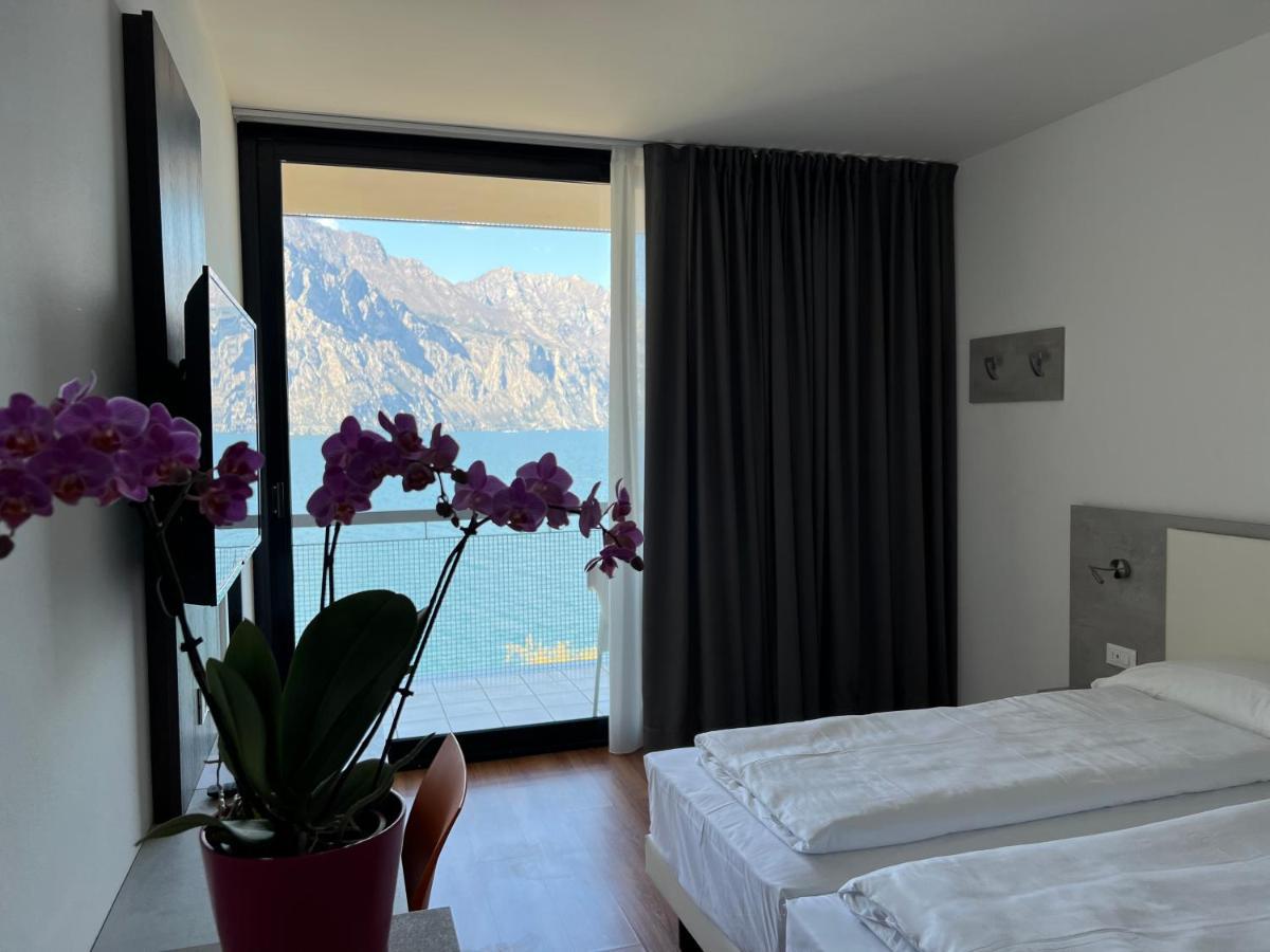 Double or Twin Room Lake View