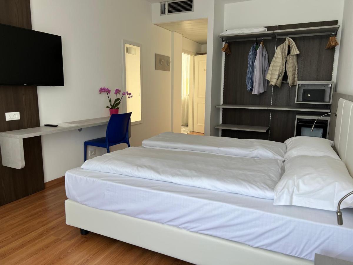 Triple Room Lake View