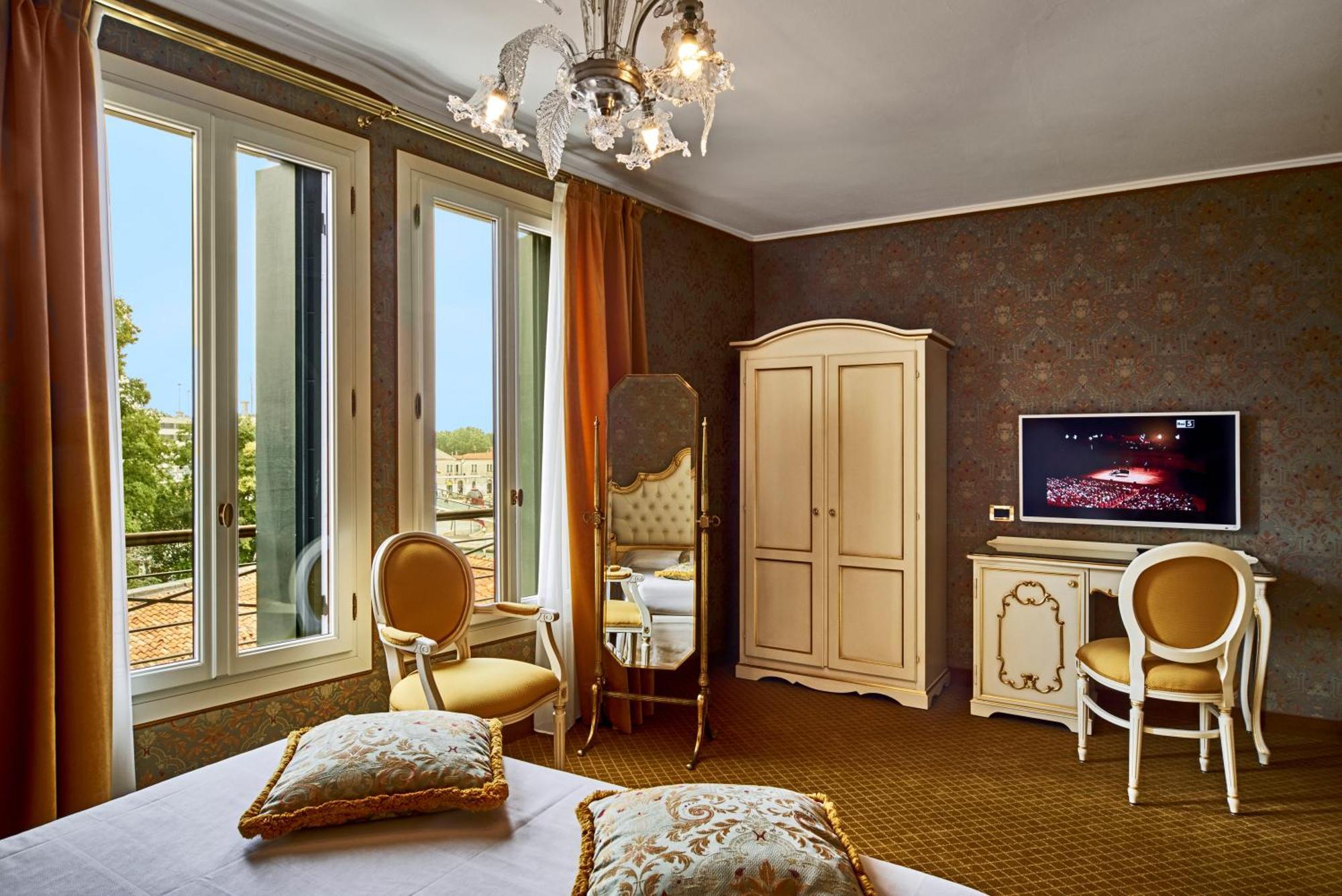 Deluxe room Canal View