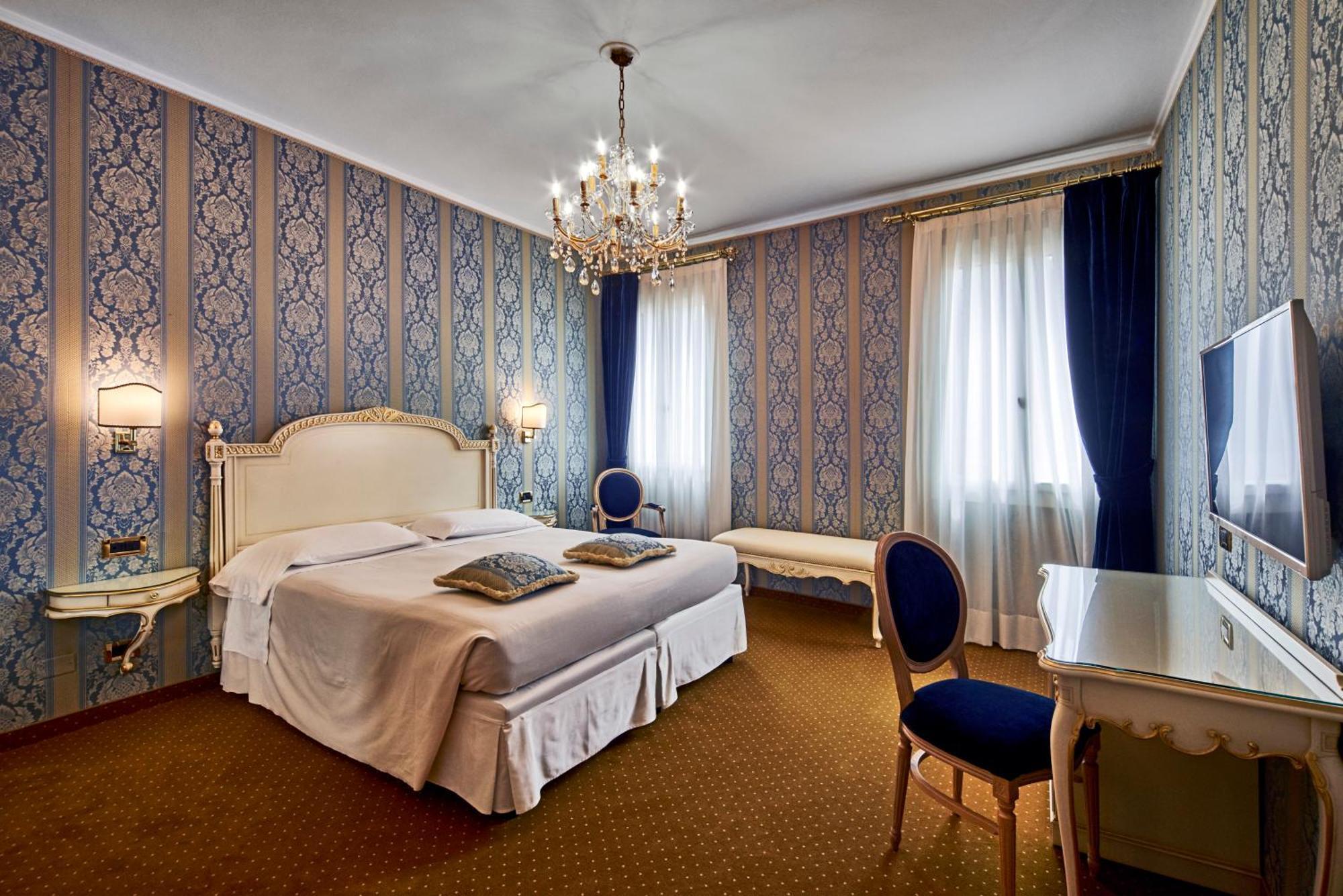Deluxe room Canal View