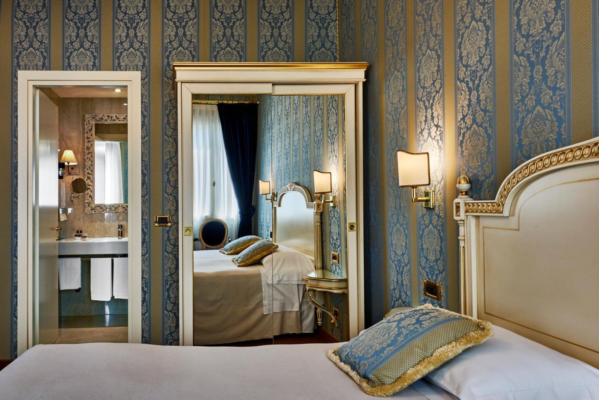 Deluxe room Canal View