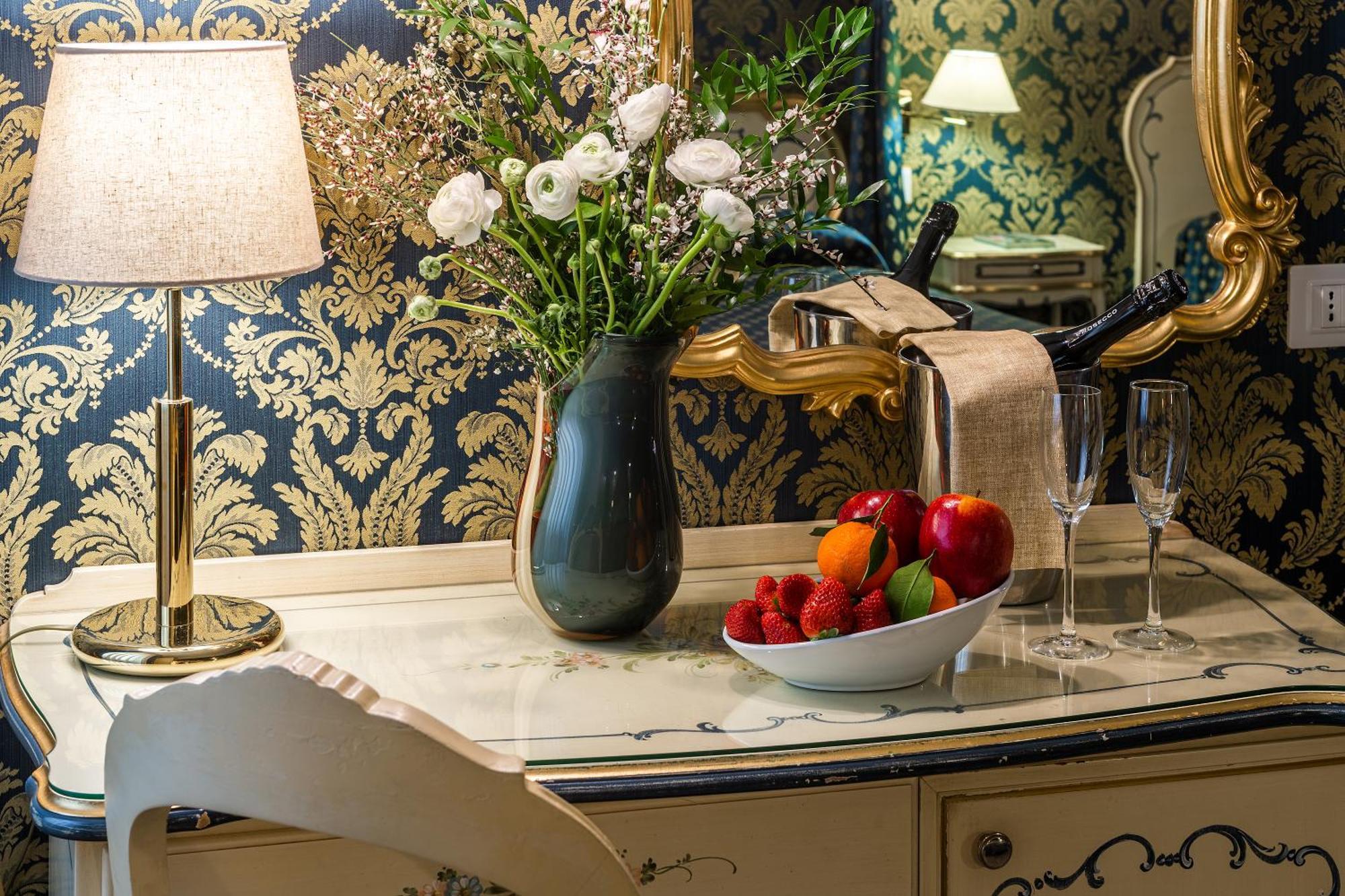 Deluxe Double Room with Canal View,1215995974:JPEG