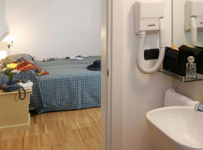 Classic Double or Twin Room,1216266265:JPEG