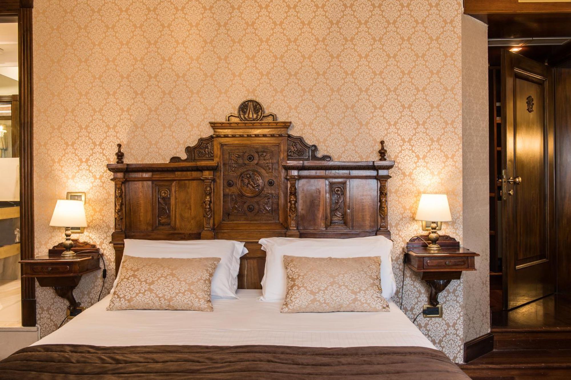 Junior Suite Grand Canal or Rialto Bridge View