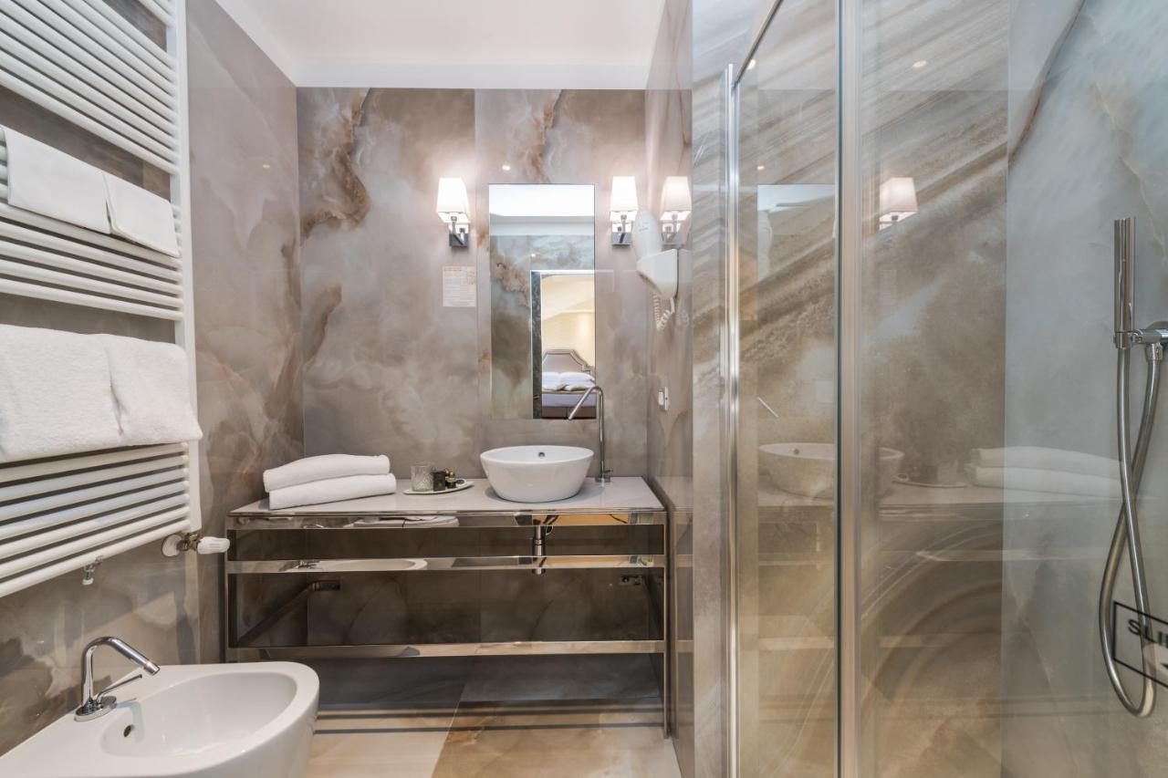 Chambre Triple de Charme - Vue sur Rue