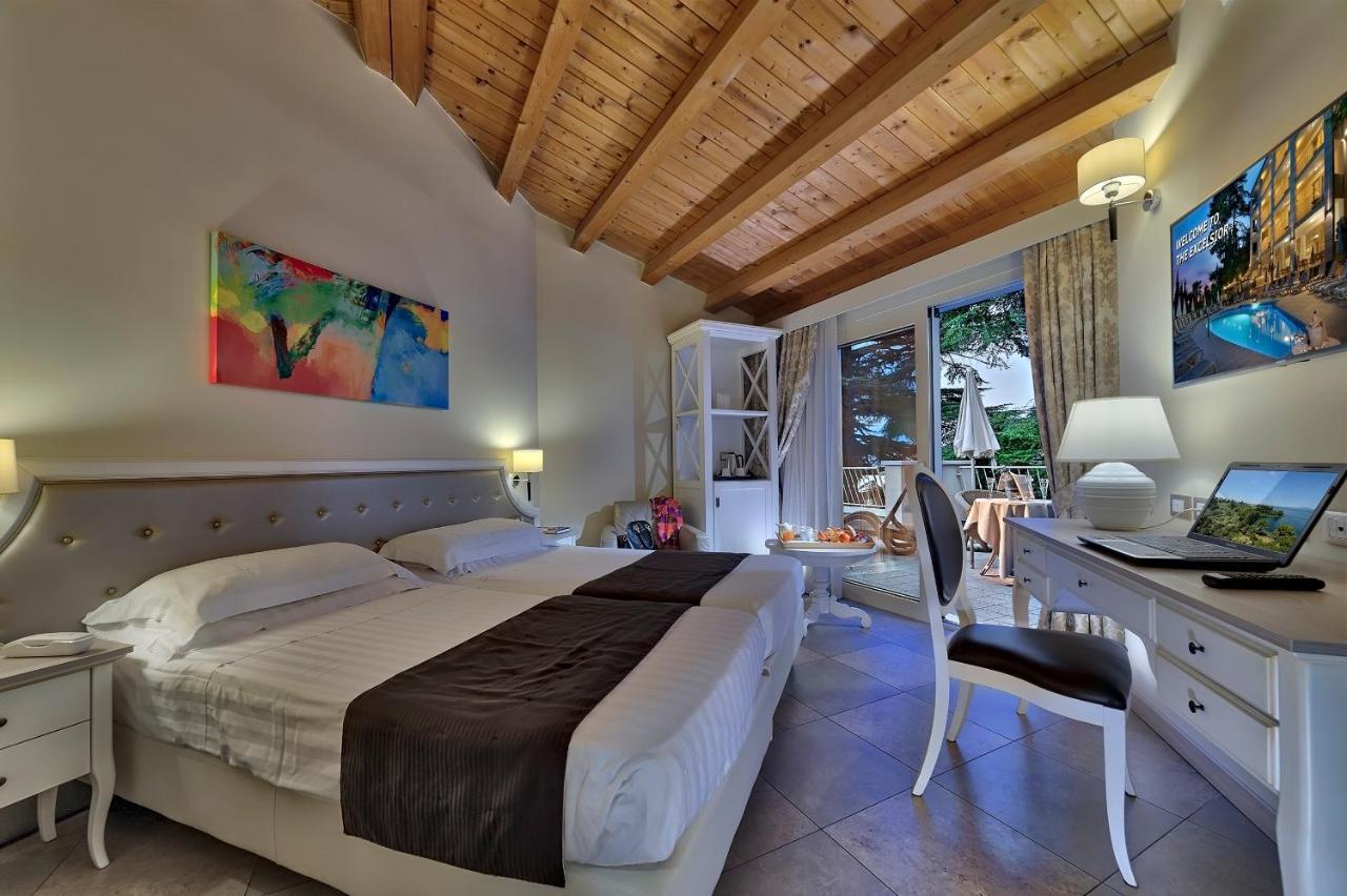 Deluxe Double or Twin Room Partial Lake View