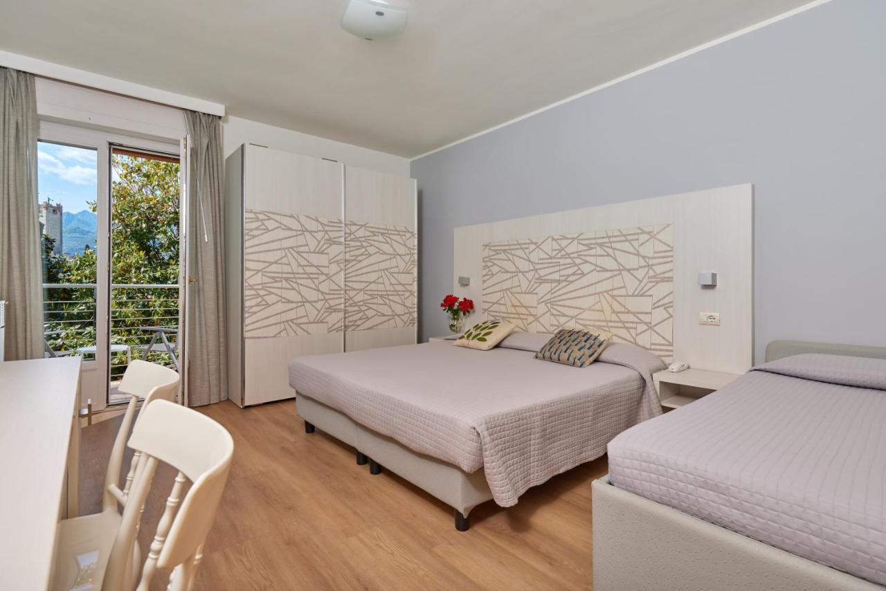 Doppelzimmer mit zusätzlichem Etagenbett und Balkon