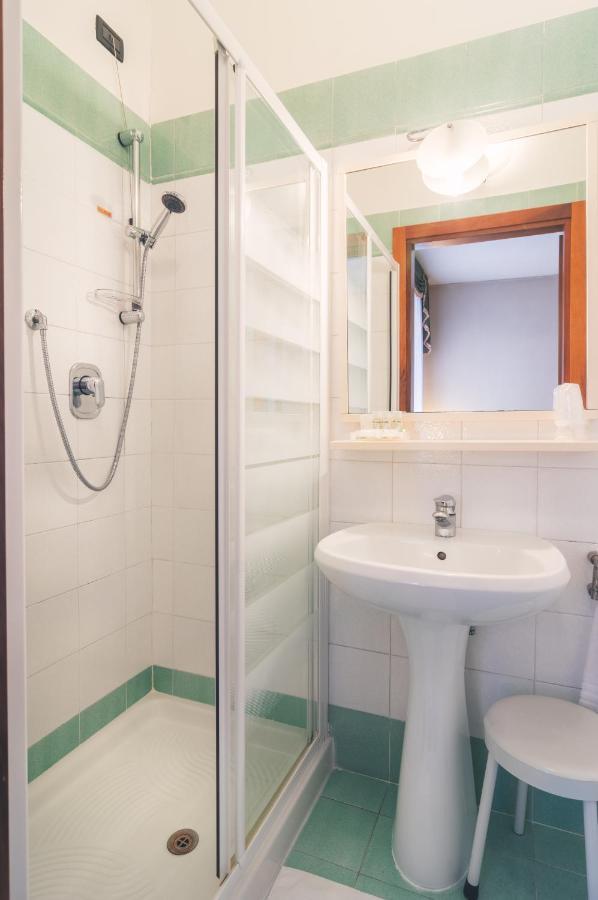 Quarto Clássico com Cama de Casal ou 2 de Solteiro - Anexo