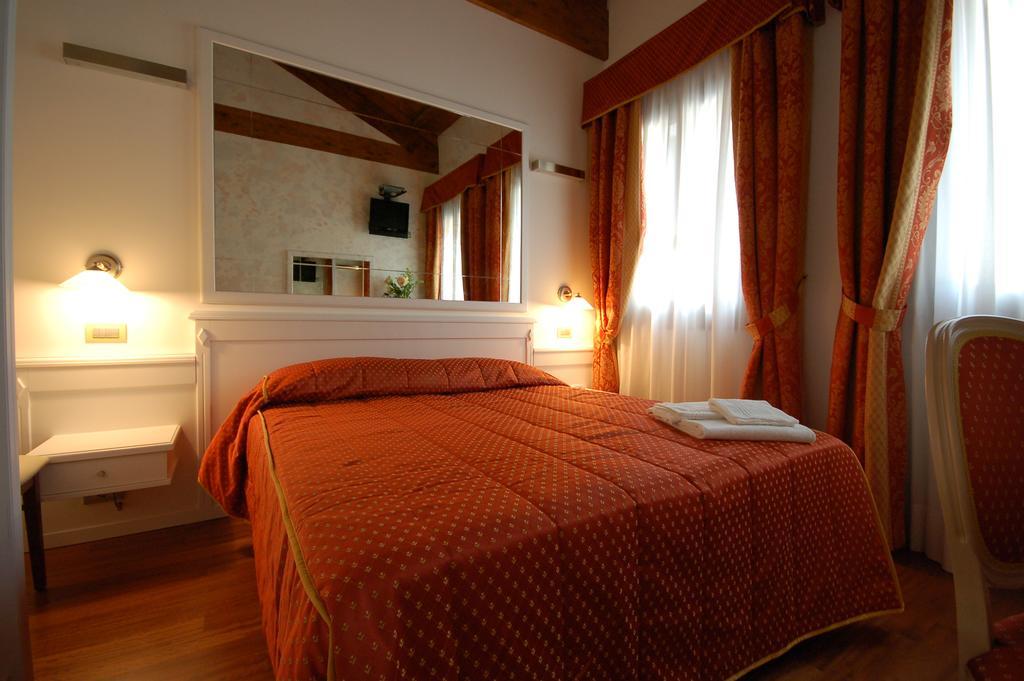 Doppel-/Zweibettzimmer mit eigenem Bad