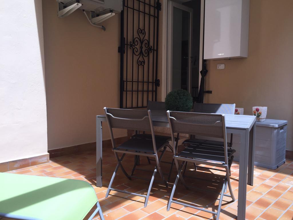 Apartamento de 2 Quartos com Terraço