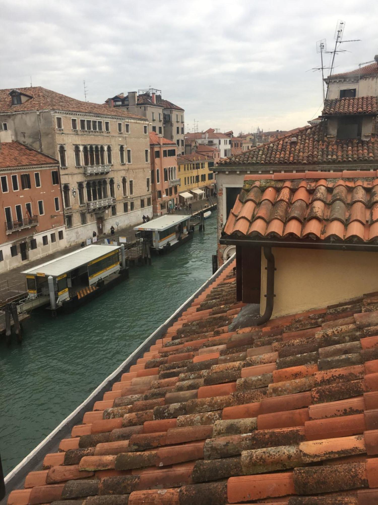 Superior King Room Canal View