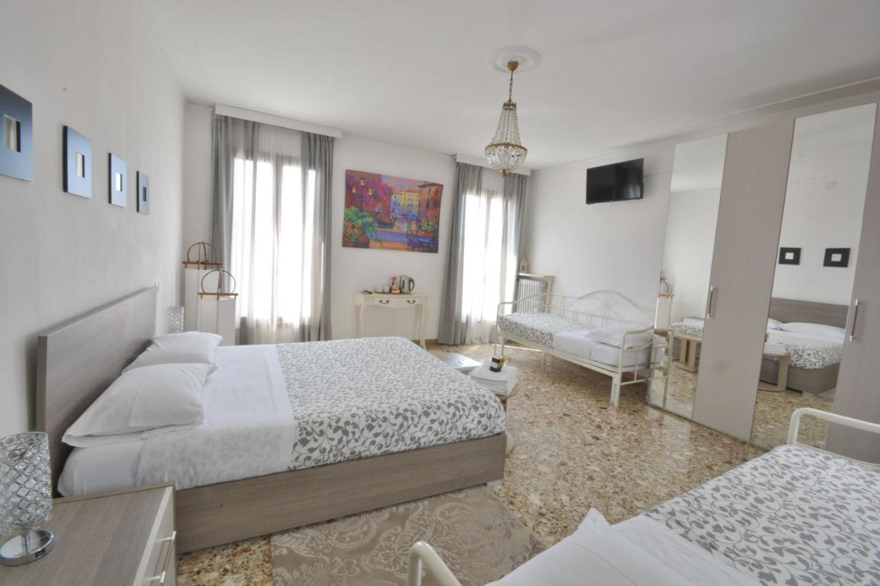 Quadruple Room,1287695569:JPEG