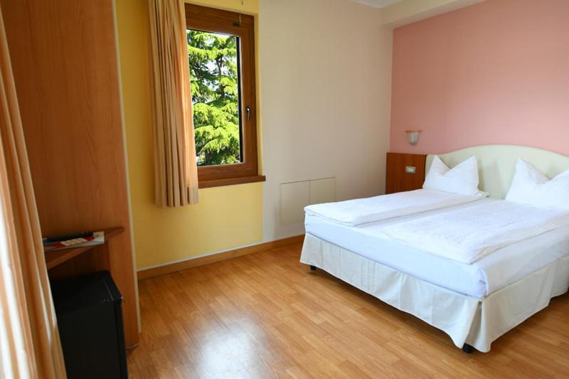 Double Room with Balcony and Lake View,1294510339:JPEG