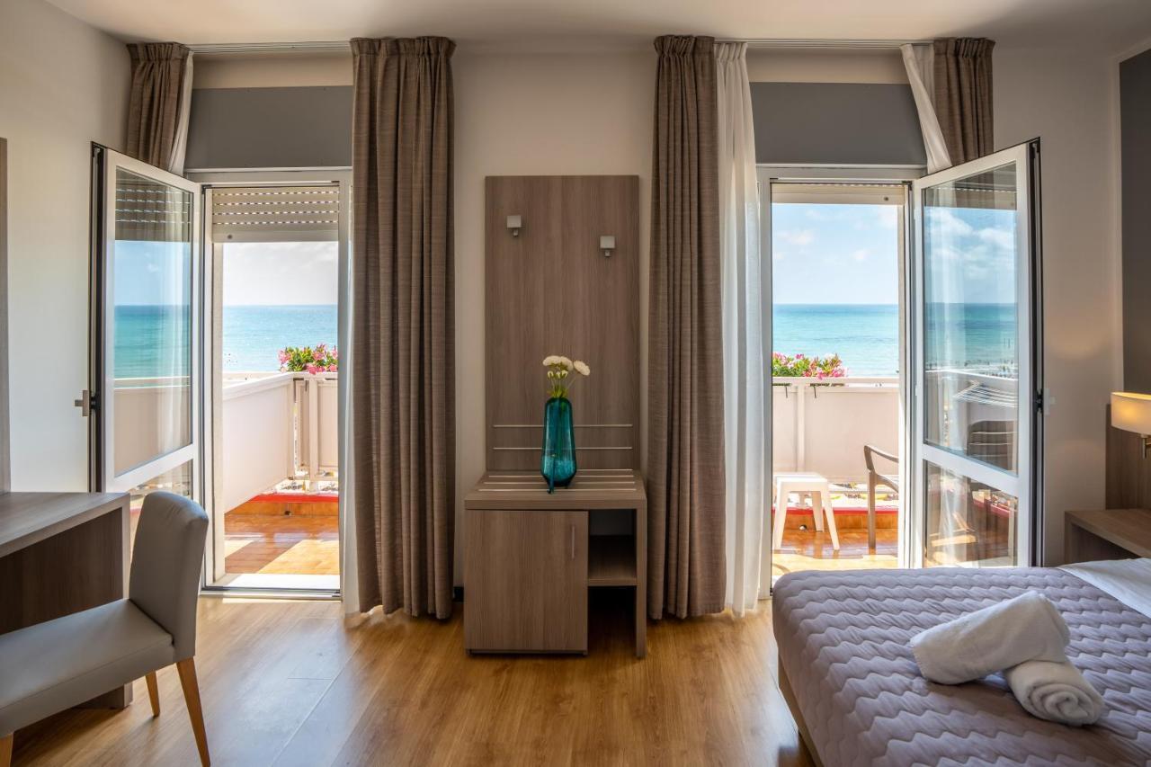 Deluxe Double or Twin Room Sea View