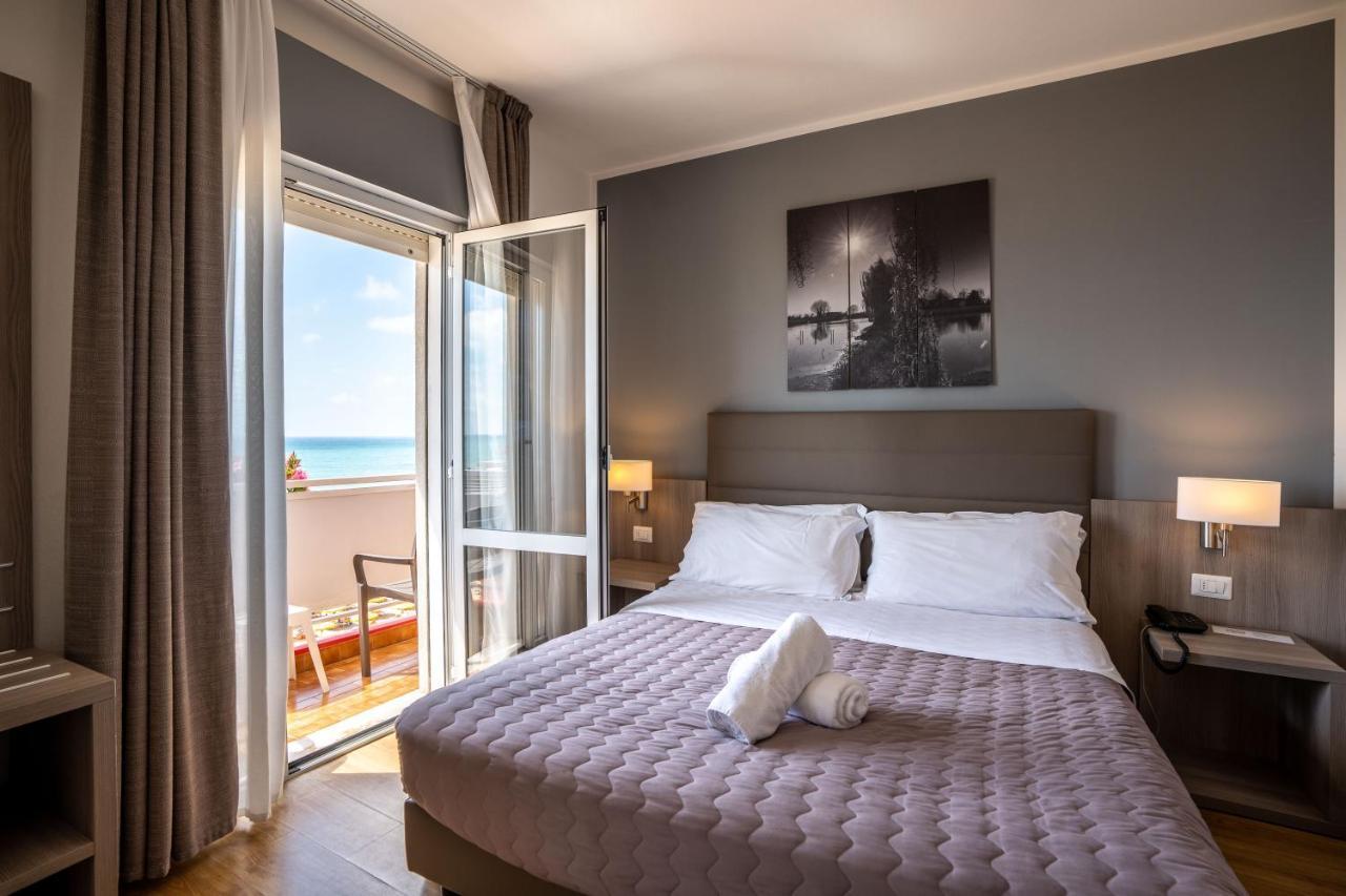 Deluxe Double or Twin Room Sea View