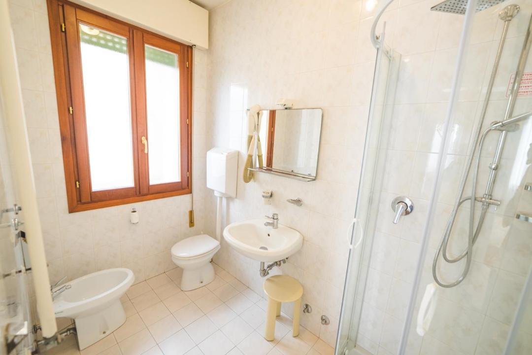 Quadruple Room,1321306843:JPEG
